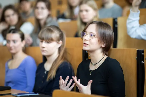 Absolvent*innen im Hörsaal, HNEE | Florian Reischauer