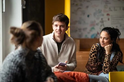 Learning with a high level of practical relevance and in small groups  Lernen an der HNEE mit hohem Praxisbezug und in kleinen Gruppen