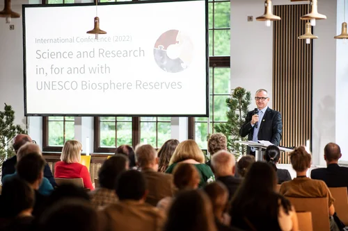 International Research Conference of the Biosphere Reserves Institute at HNEE International Nachwuchswissenschaftler*innen und Manager*innen von Biosphärenreservaten trafen sich im Mai 2022 zur ersten Forschungskonferenz des Biosphere Reserves Institute der HNEE